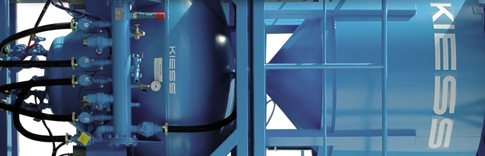 Blaues industrielles Gerät mit Rohren