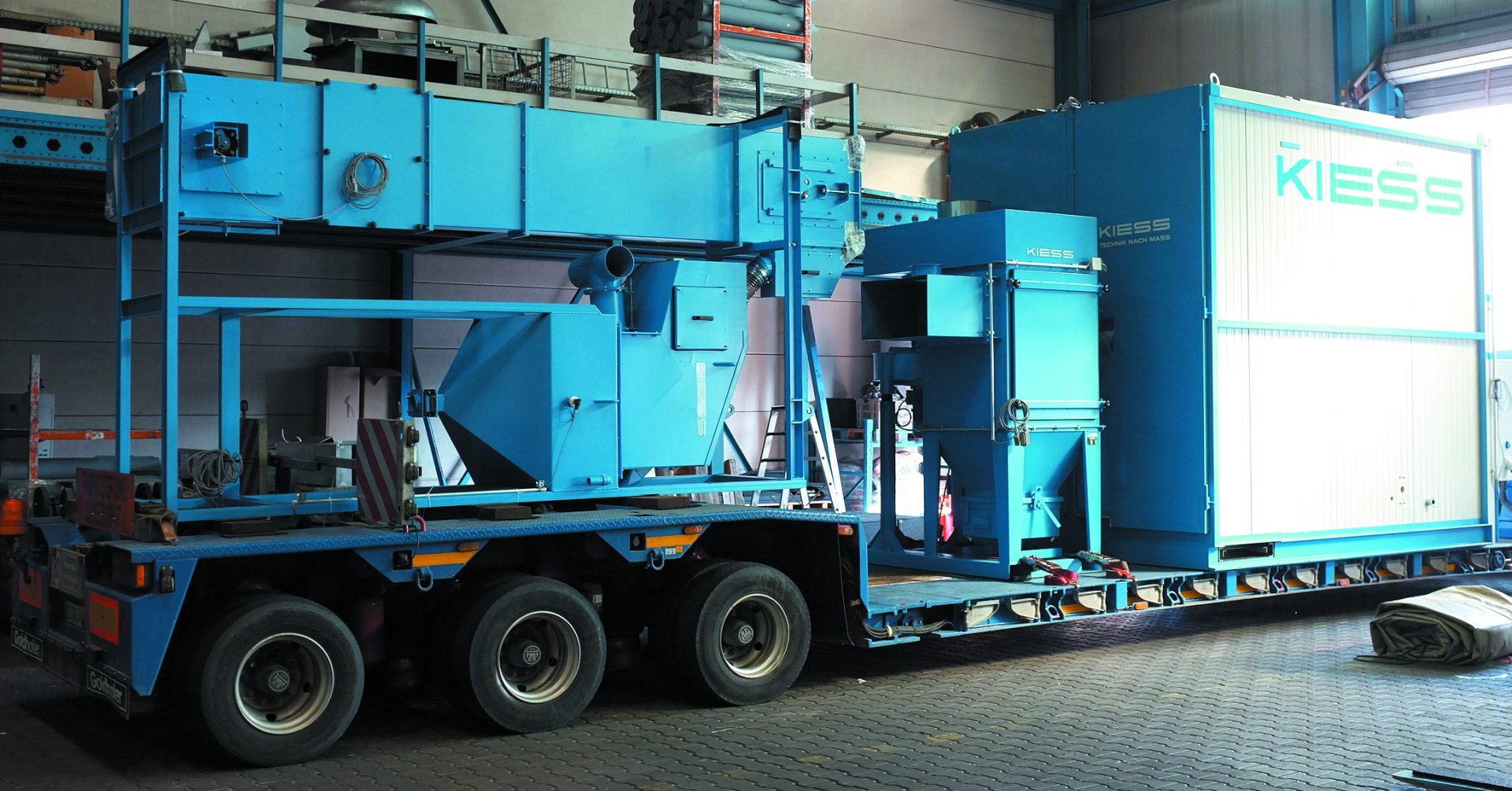 Blaue industrielle Maschinenanlage